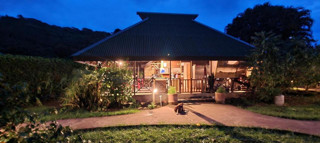 Pension Les Trois Cascades Uturoa Exterior foto